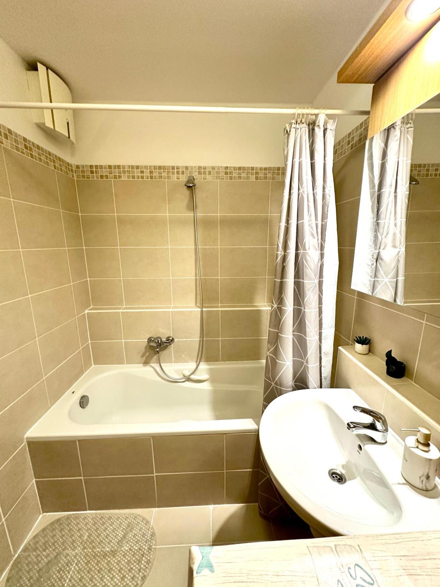 Central Apartment With Balcony 布达佩斯 外观 照片