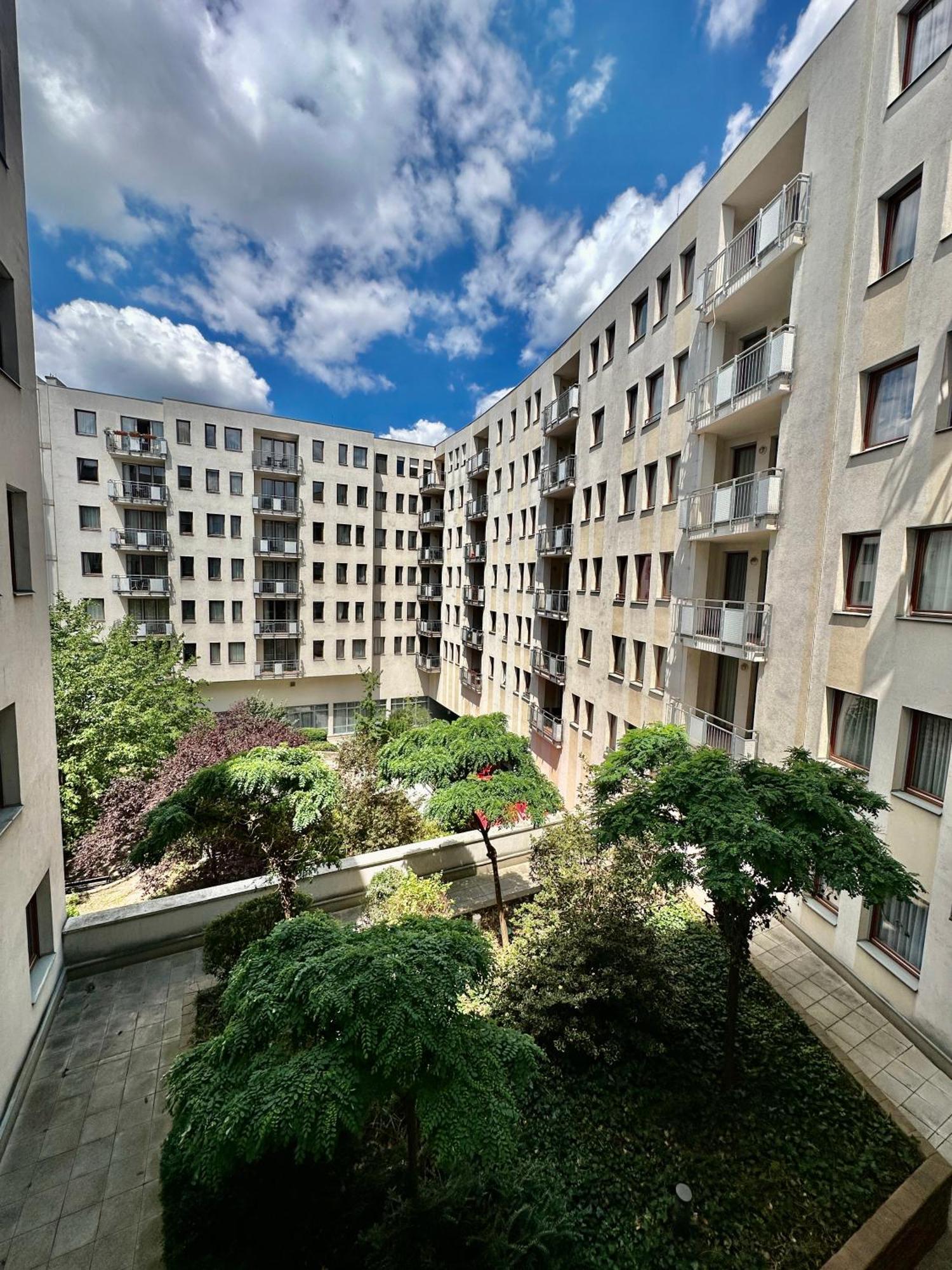 Central Apartment With Balcony 布达佩斯 外观 照片
