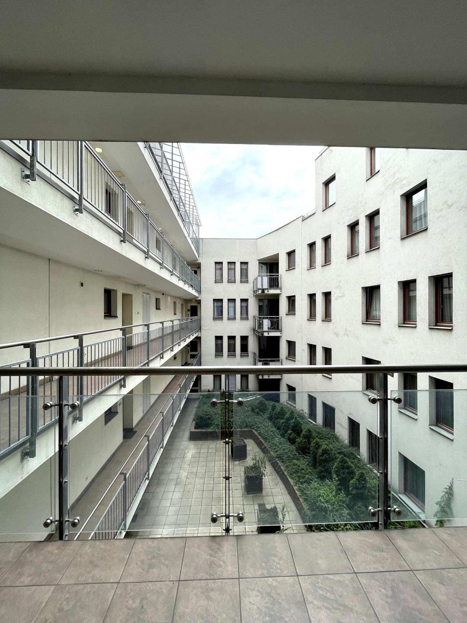 Central Apartment With Balcony 布达佩斯 外观 照片